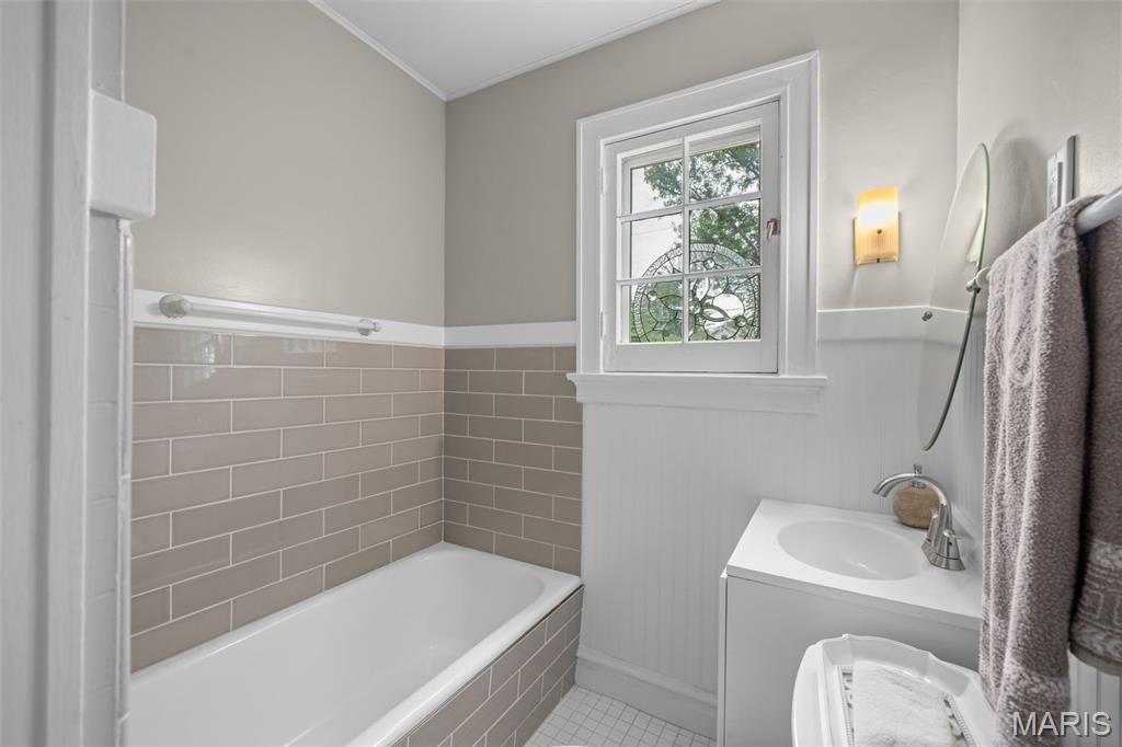 445 Algonquin Place