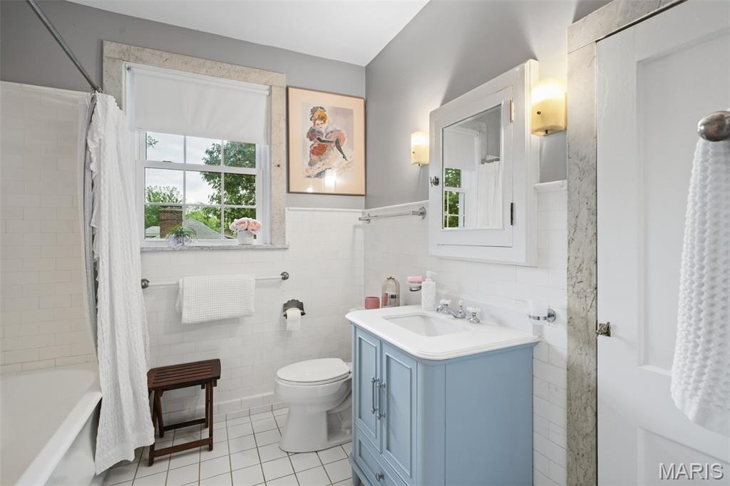 445 Algonquin Place