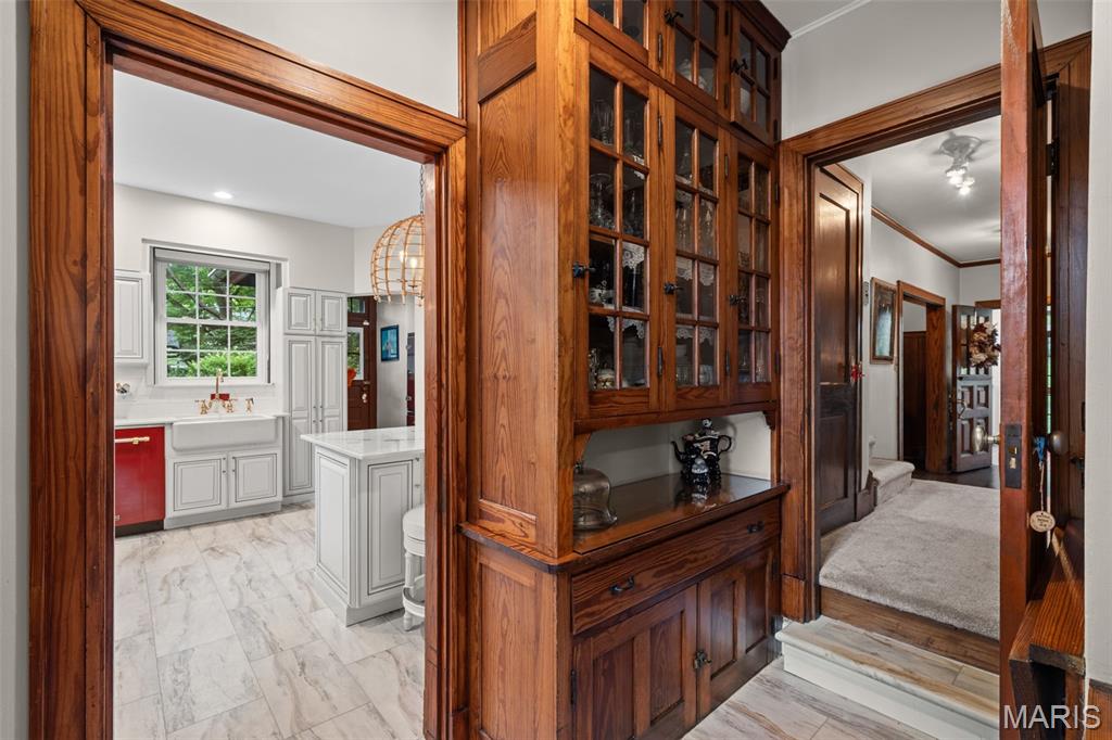 445 Algonquin Place