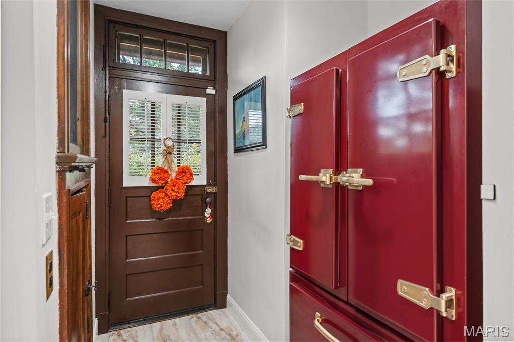 445 Algonquin Place