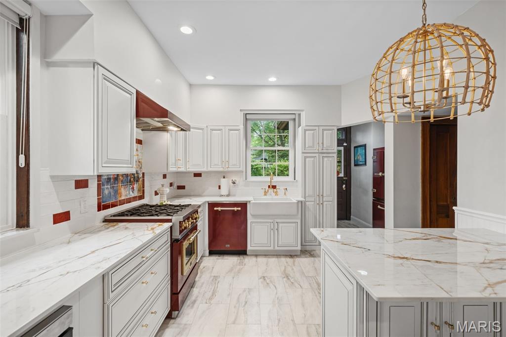 445 Algonquin Place