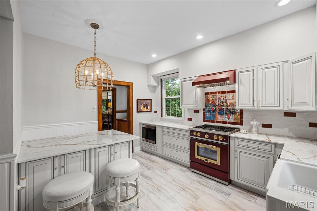 445 Algonquin Place