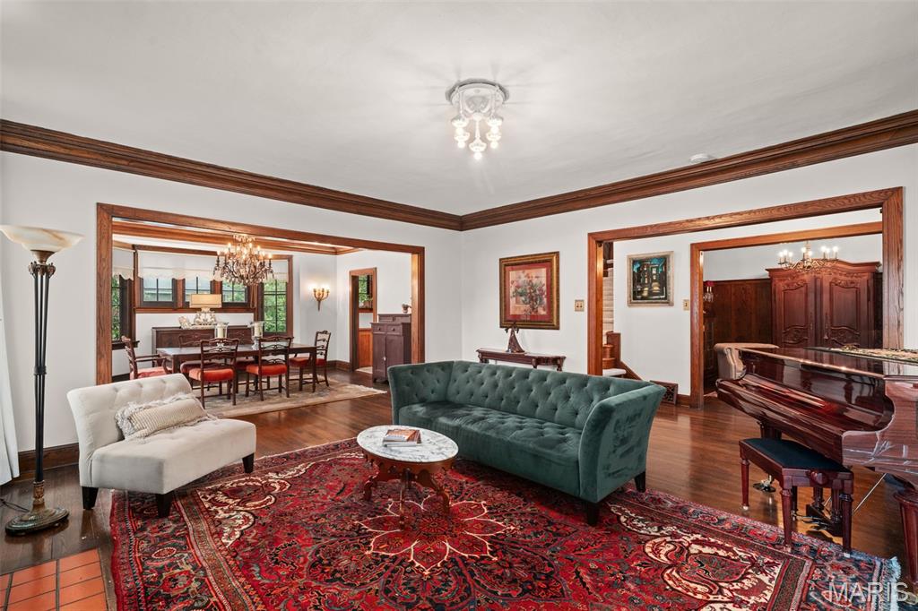 445 Algonquin Place