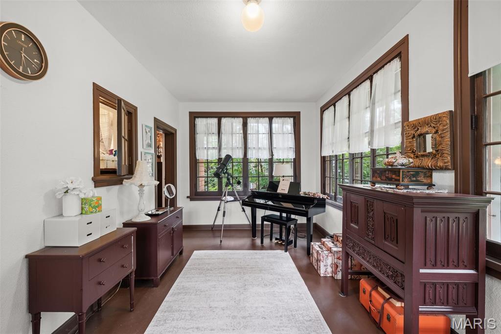 445 Algonquin Place