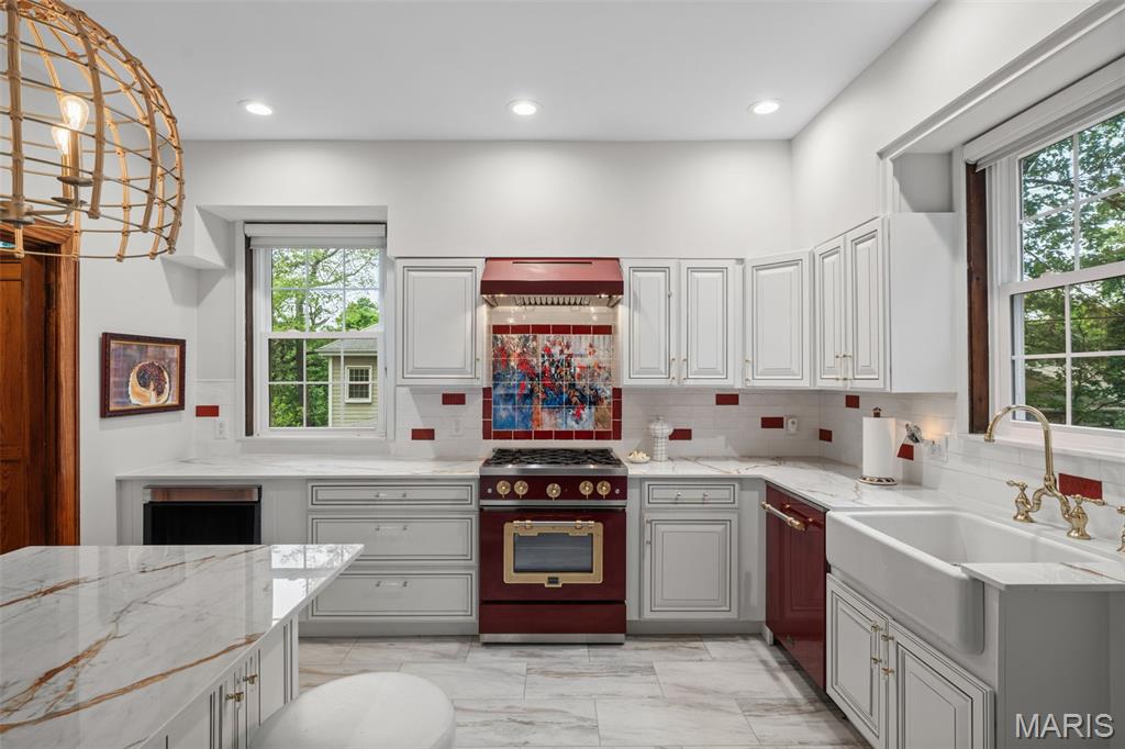 445 Algonquin Place