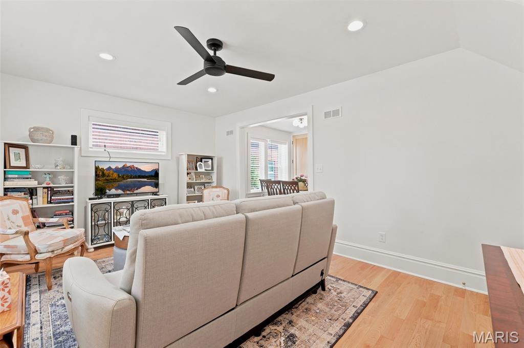 7520 Ethel Avenue Unit: 1F