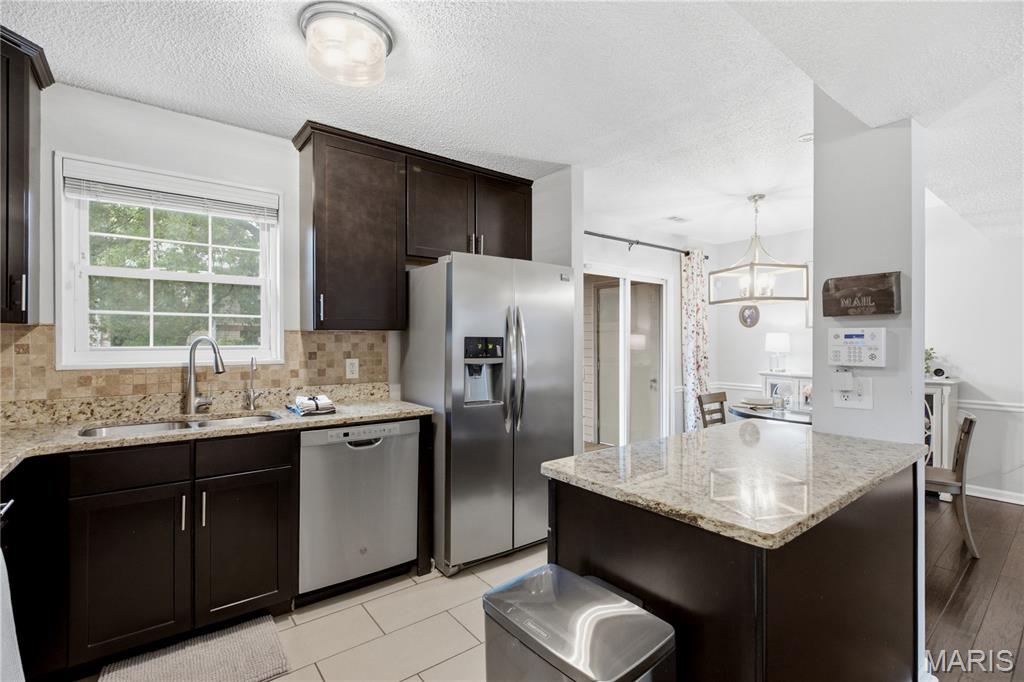 1443 Bobolink Place