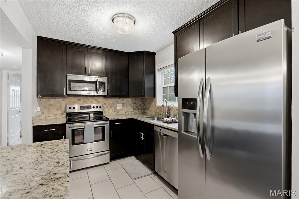 1443 Bobolink Place
