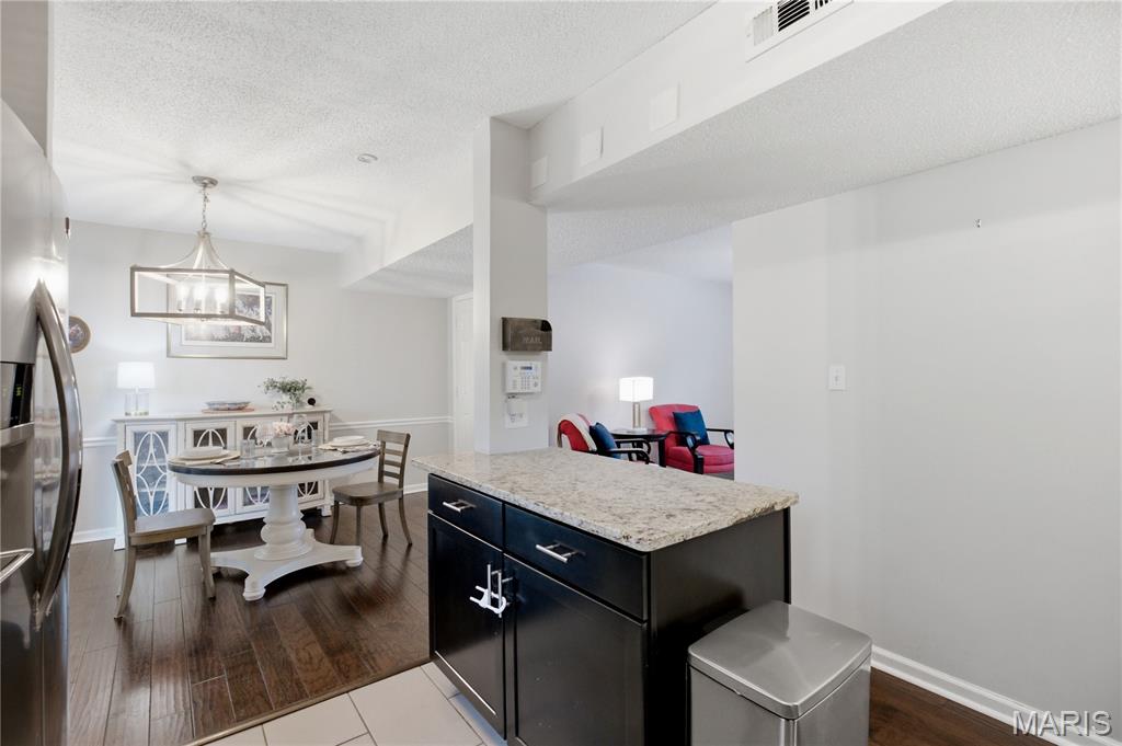 1443 Bobolink Place