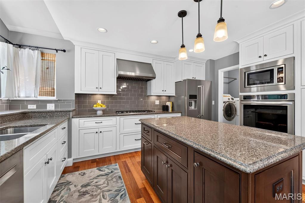 1211 Lake Canyon View
