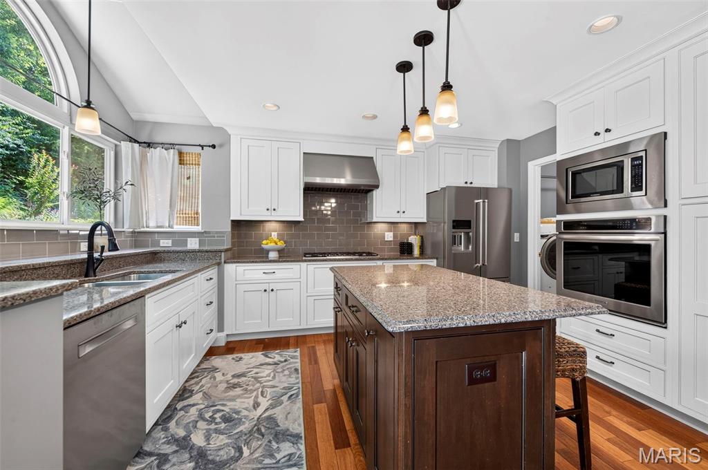 1211 Lake Canyon View