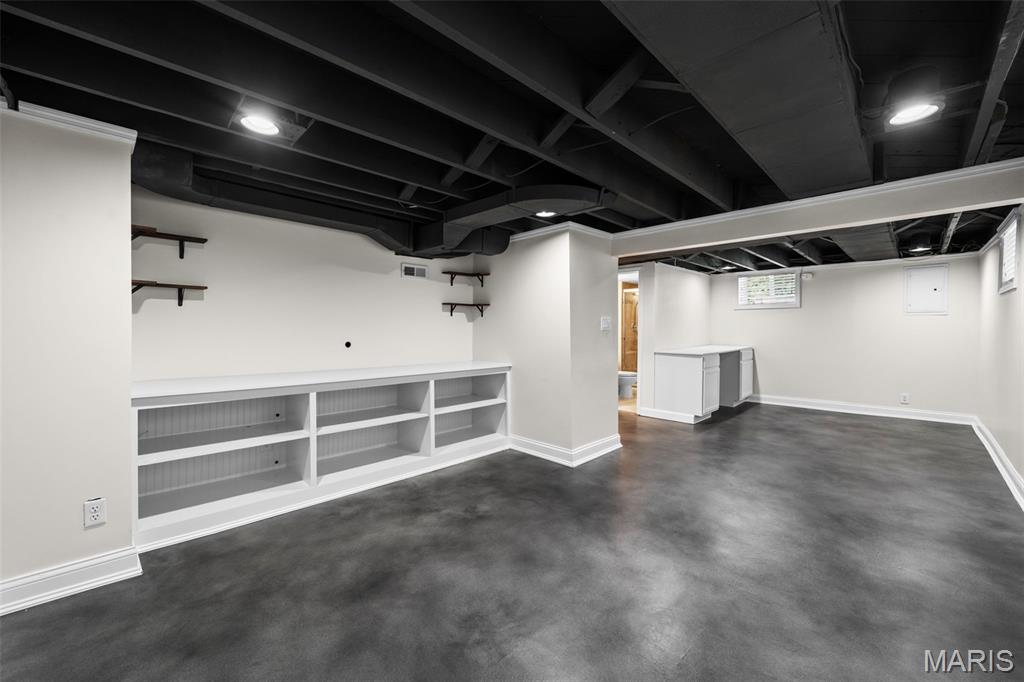 823 Victoria Place