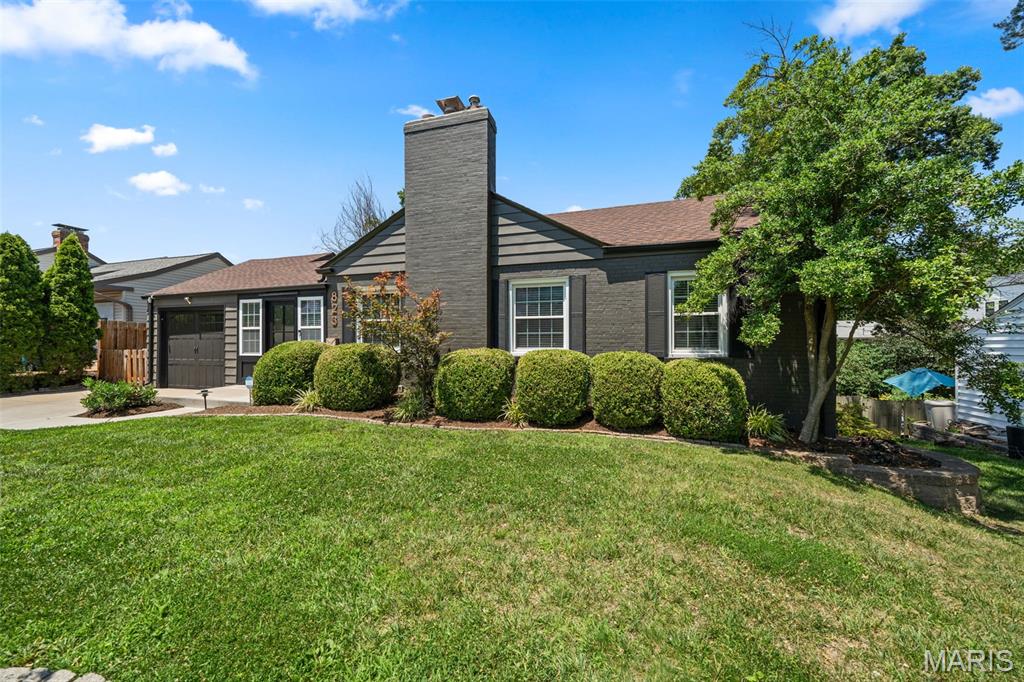 823 Victoria Place