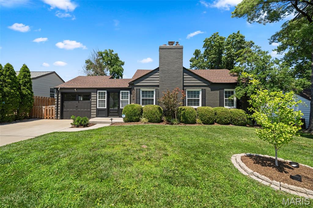 823 Victoria Place