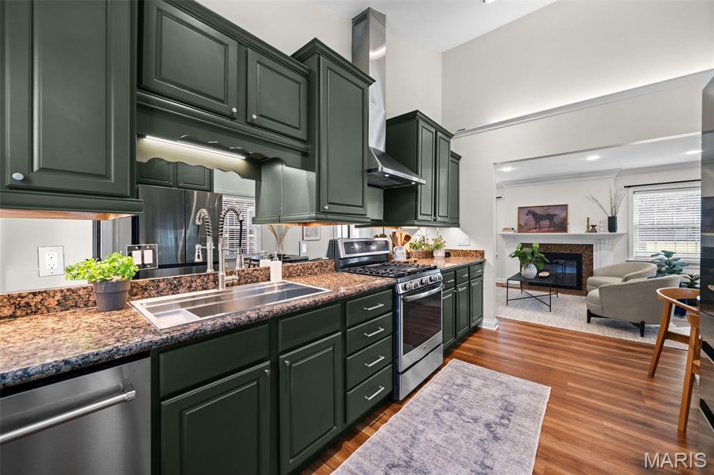823 Victoria Place