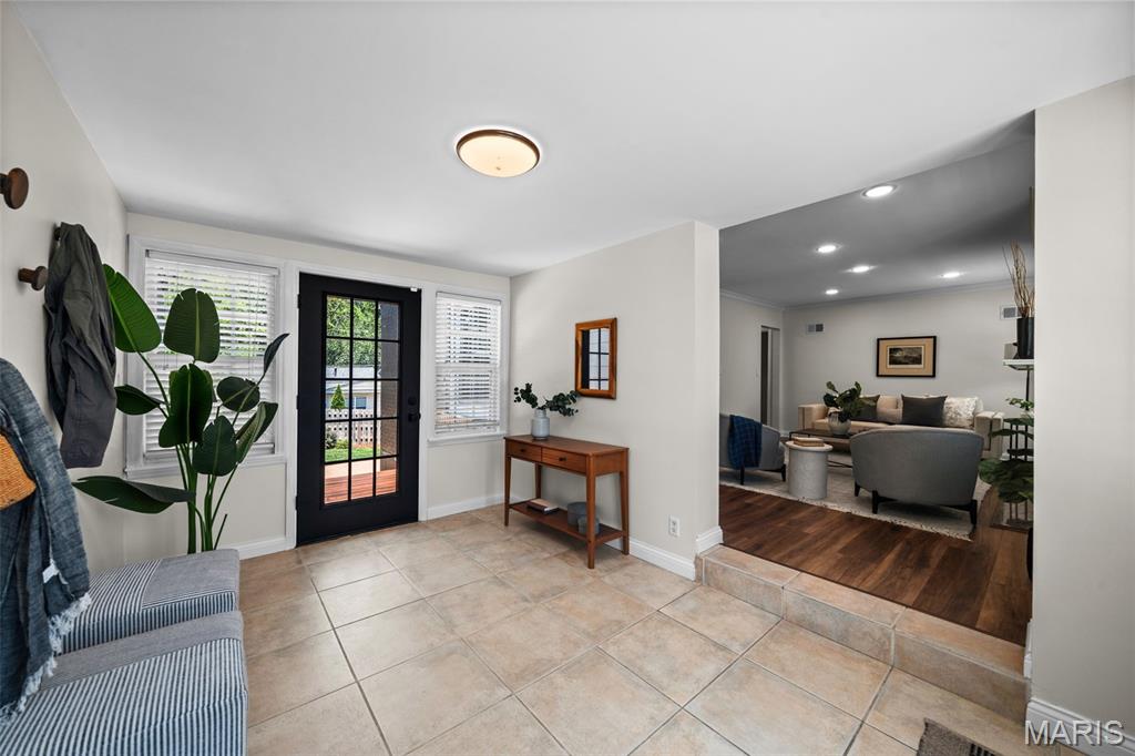 823 Victoria Place