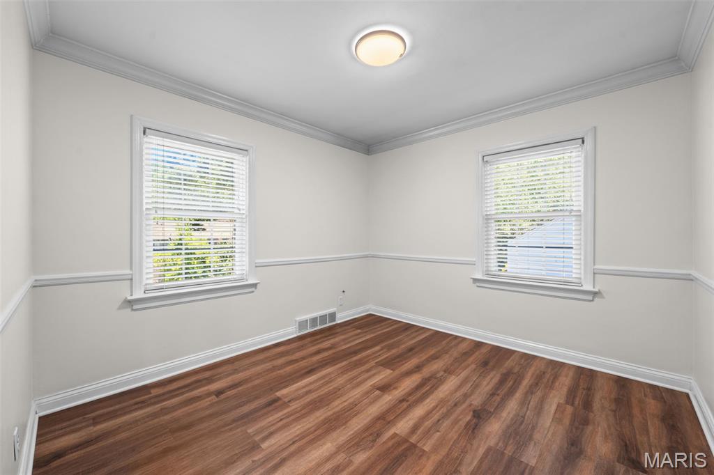 823 Victoria Place