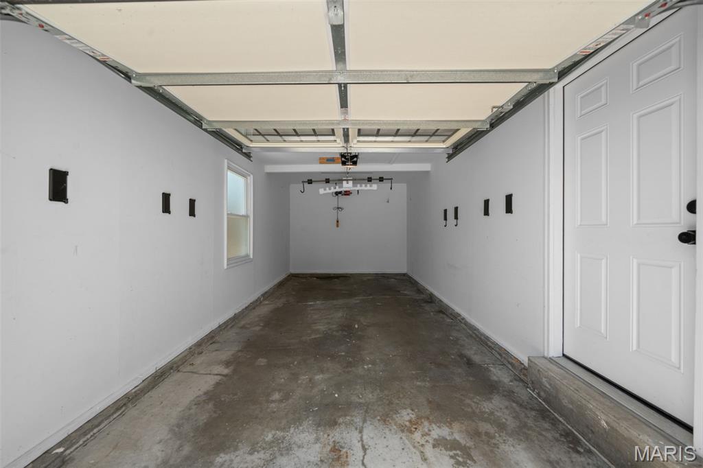 823 Victoria Place
