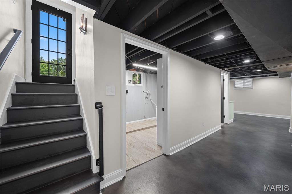 823 Victoria Place