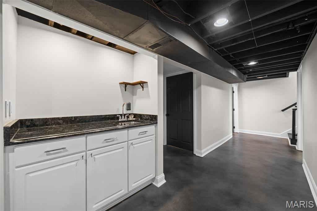 823 Victoria Place