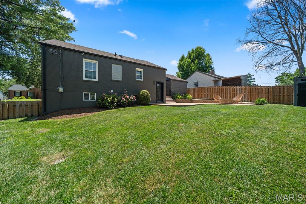 823 Victoria Place