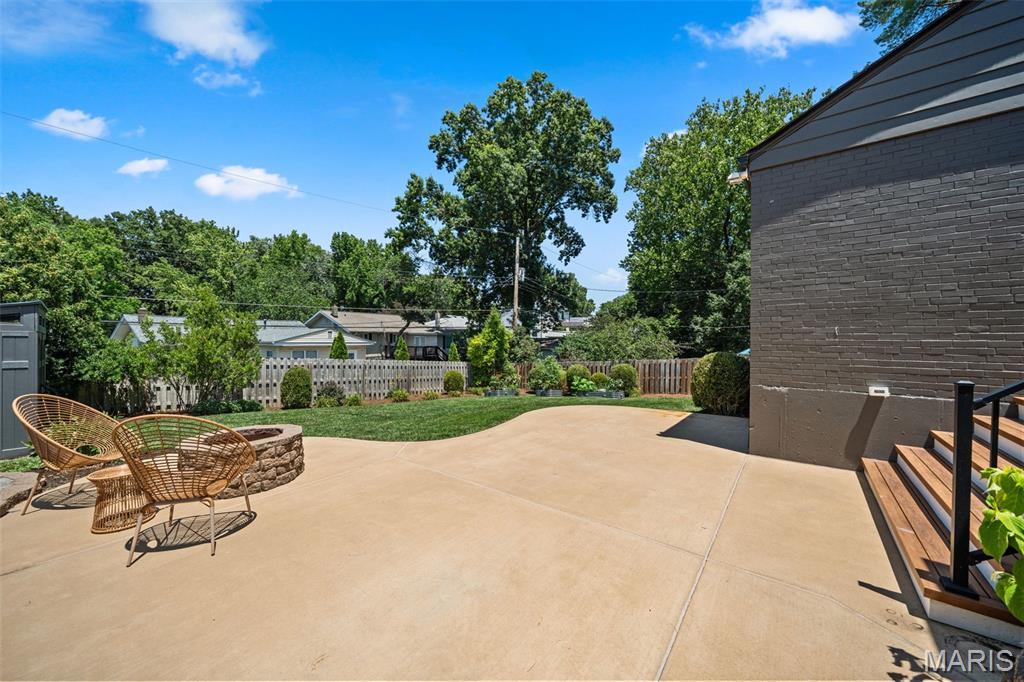 823 Victoria Place