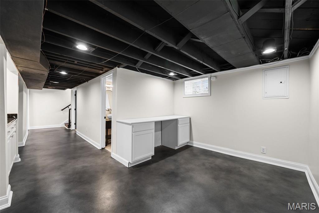 823 Victoria Place