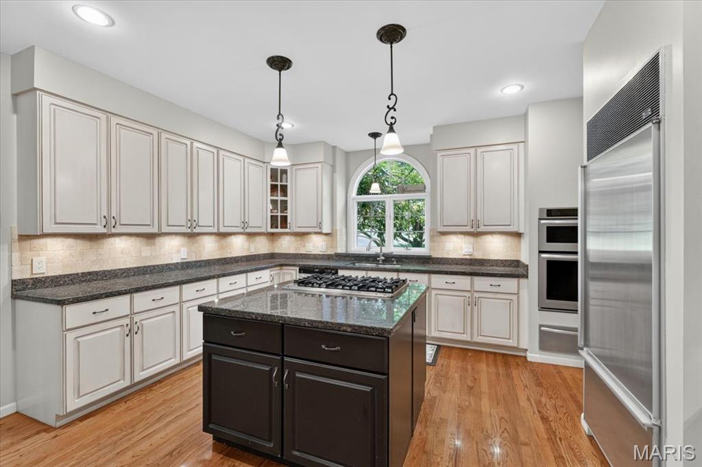 1059 Greystone Manor Parkway