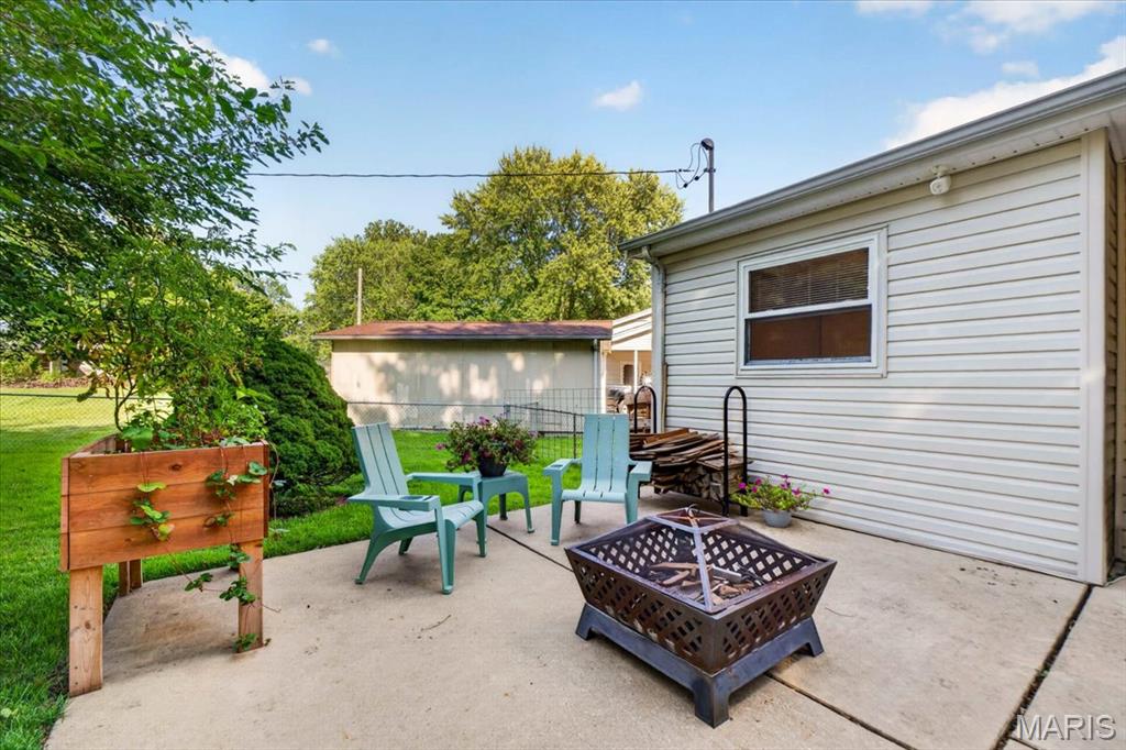 1285 Flora Lane
