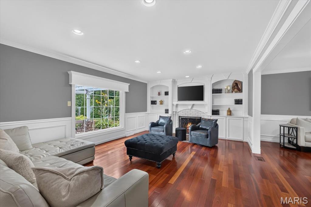 1609 Featherstone Drive