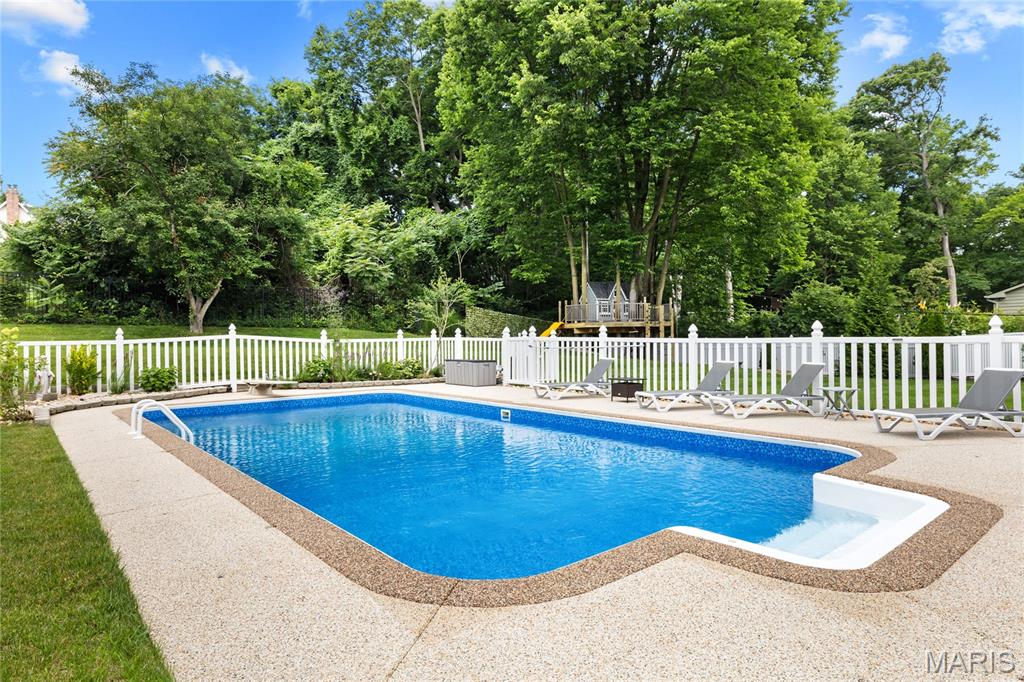 1609 Featherstone Drive