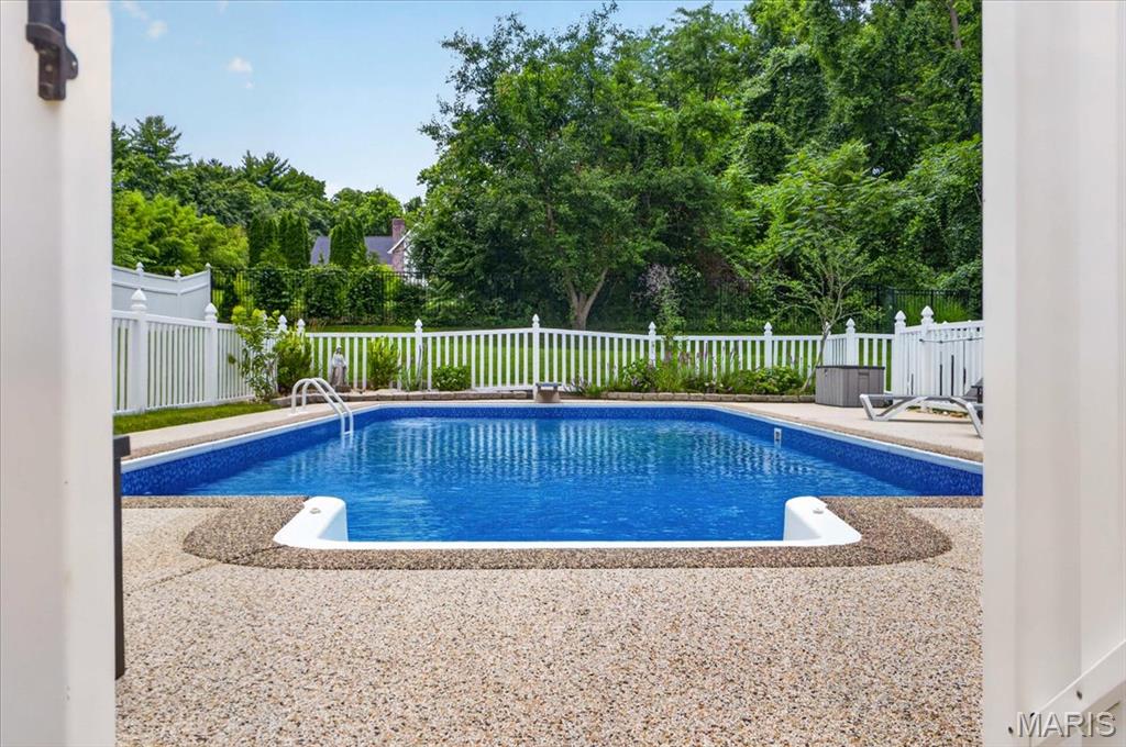 1609 Featherstone Drive