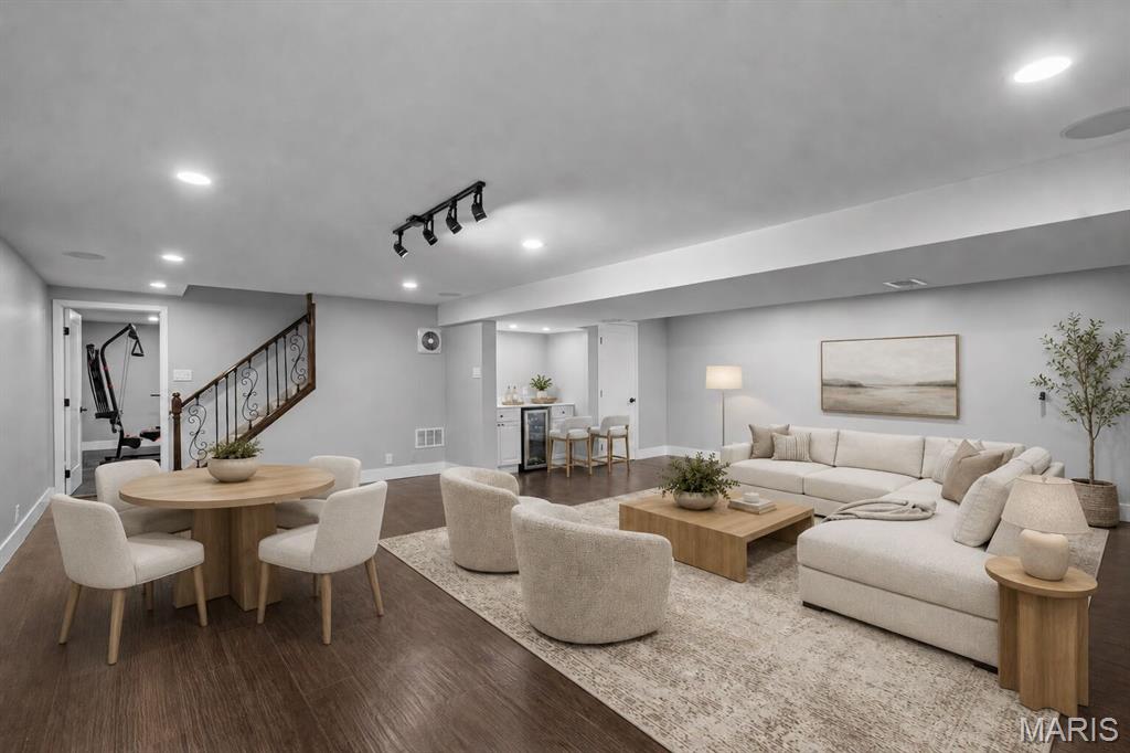 421 Falaise Drive