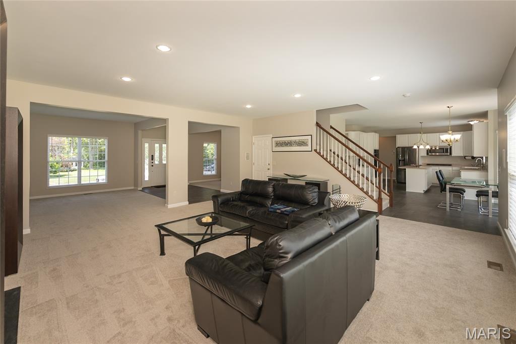12 Chasselle Lane