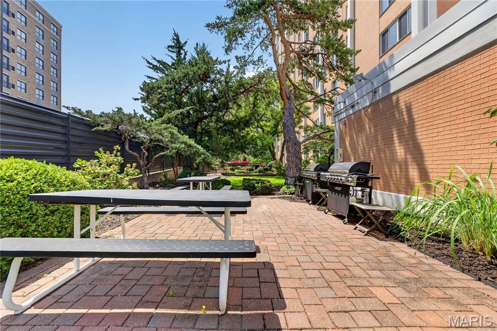 900 S Hanley Road Unit: 4C
