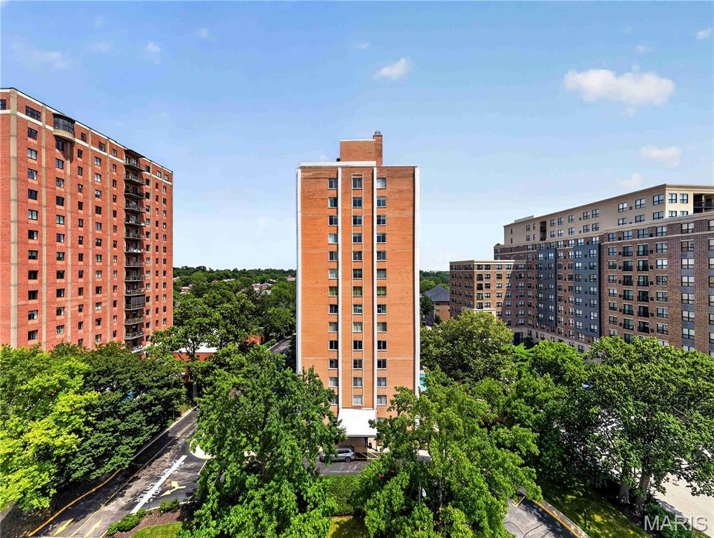 900 S Hanley Road Unit: 4C