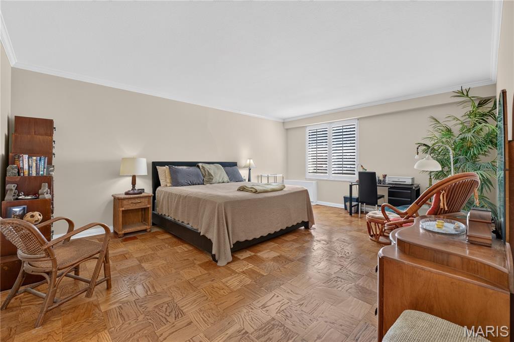 900 S Hanley Road Unit: 4C