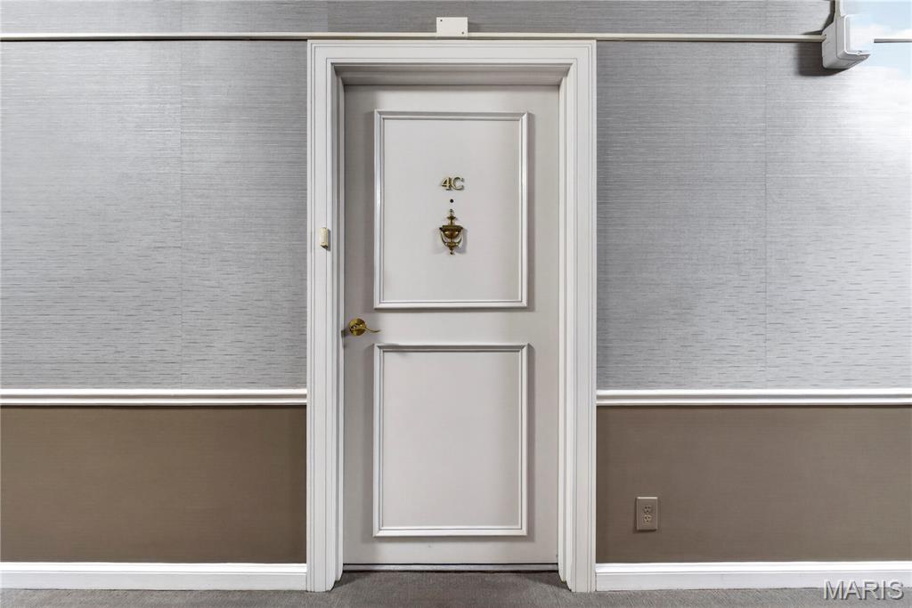 900 S Hanley Road Unit: 4C