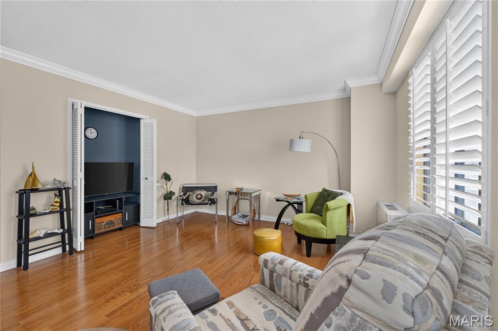 900 S Hanley Road Unit: 4C