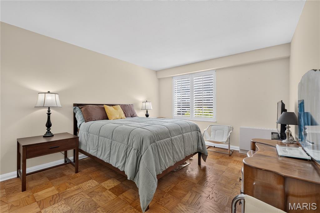 900 S Hanley Road Unit: 4C
