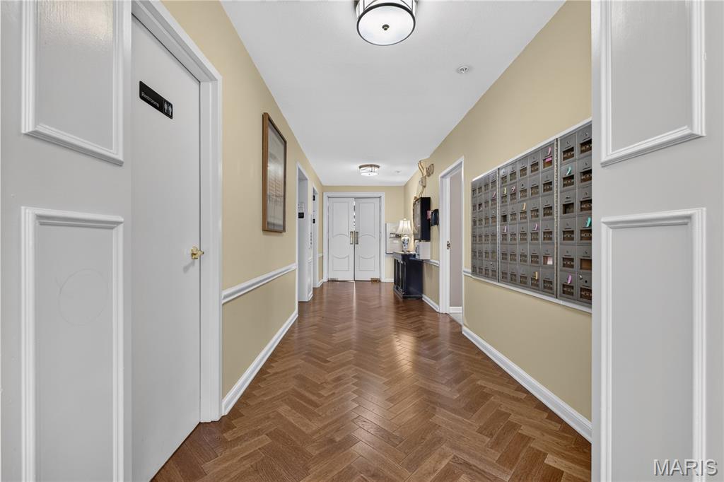 900 S Hanley Road Unit: 4C