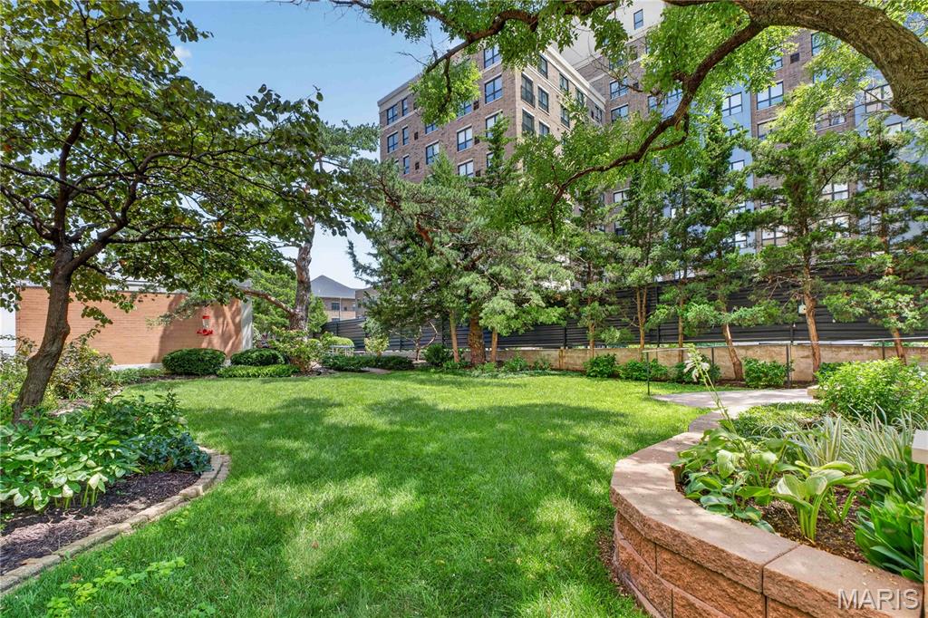 900 S Hanley Road Unit: 4C