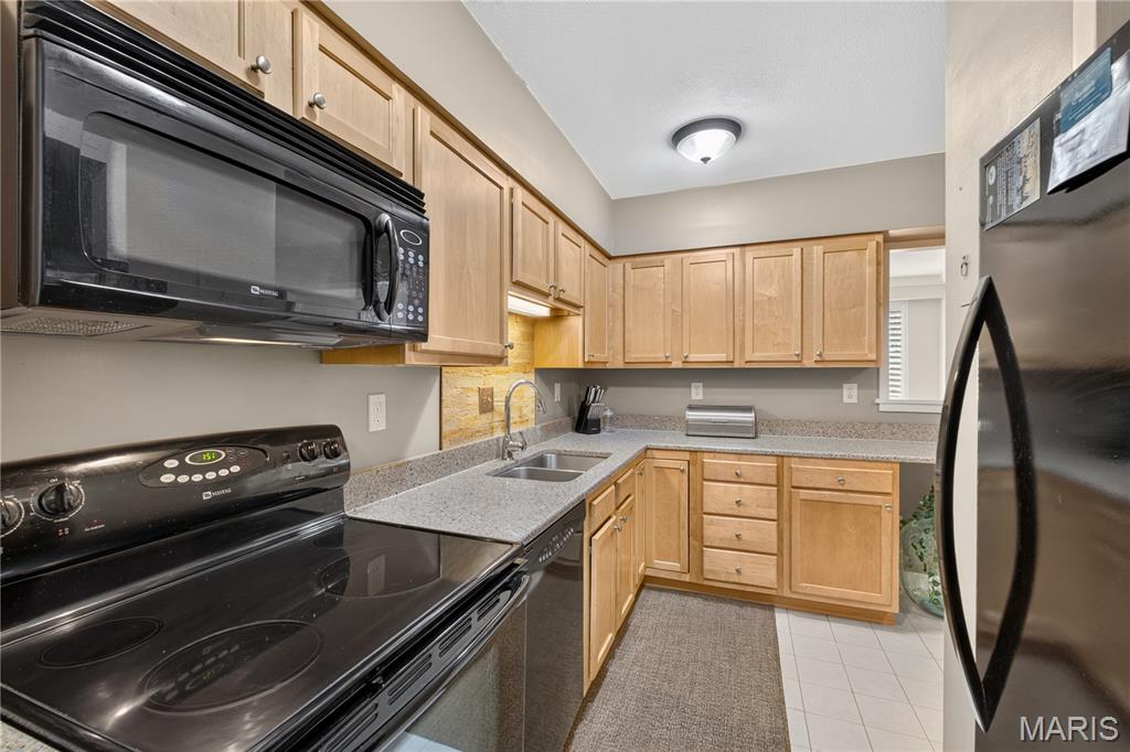 900 S Hanley Road Unit: 4C