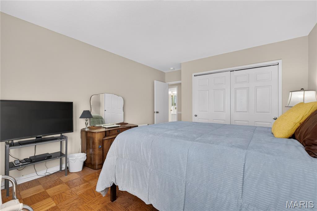 900 S Hanley Road Unit: 4C