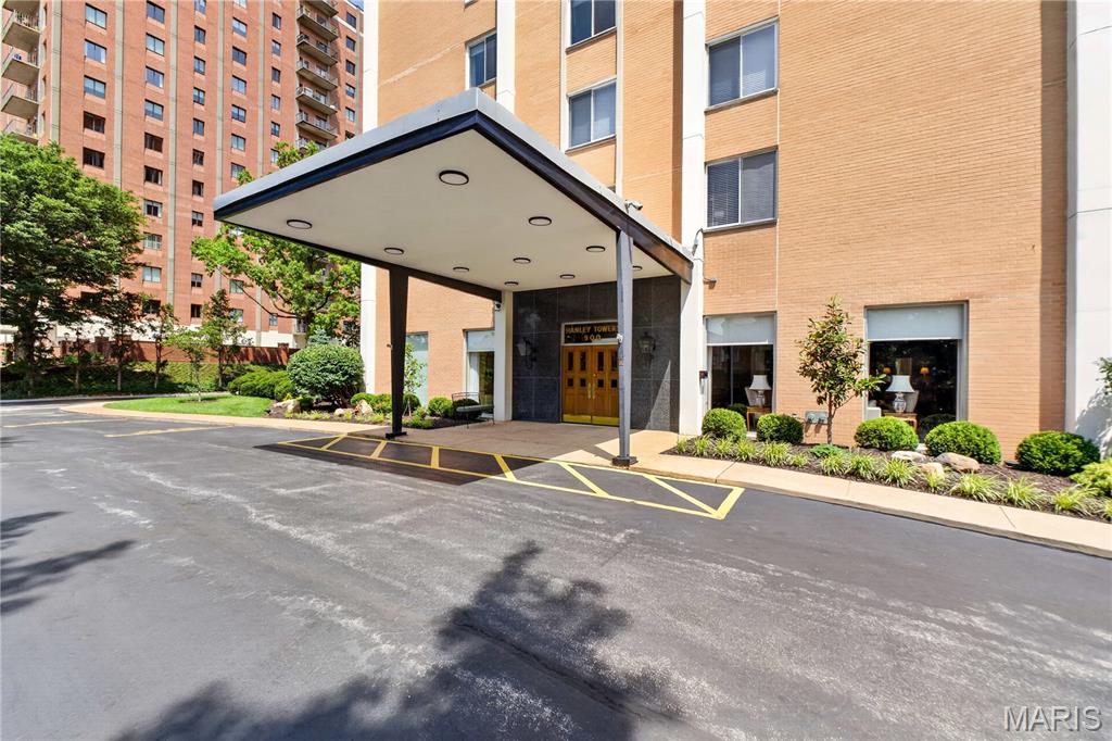 900 S Hanley Road Unit: 4C