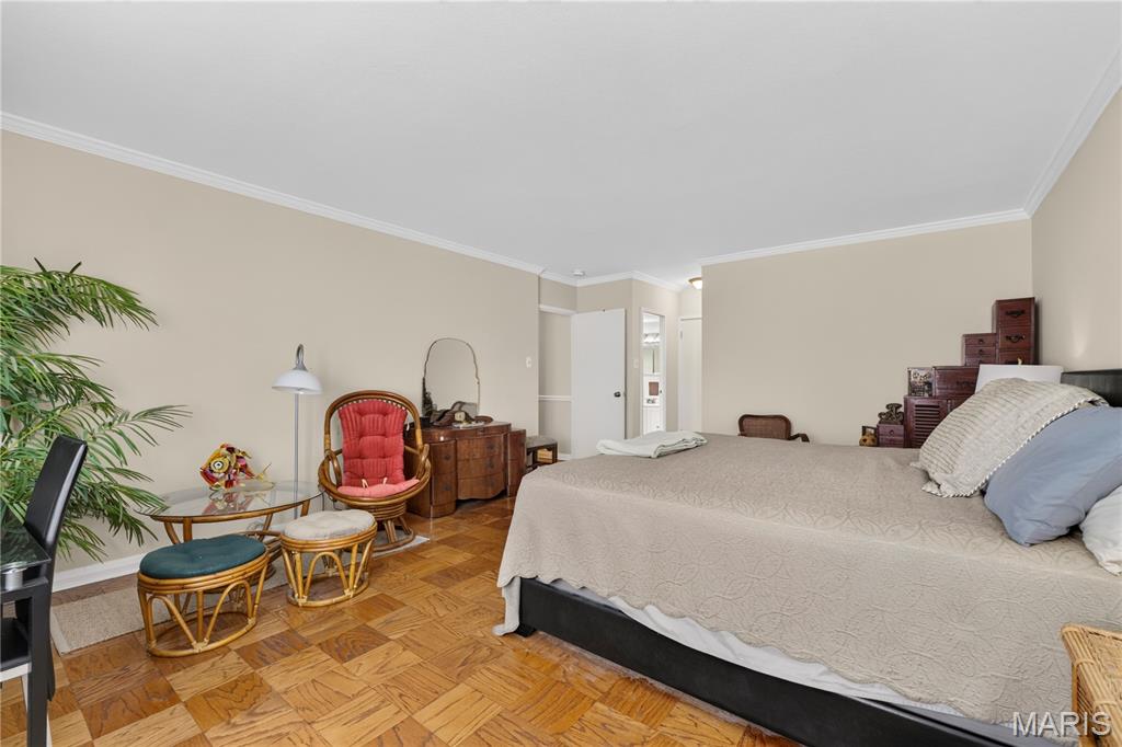 900 S Hanley Road Unit: 4C