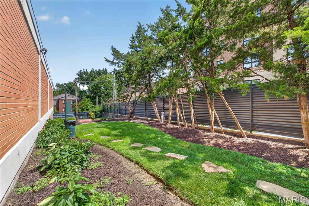 900 S Hanley Road Unit: 4C