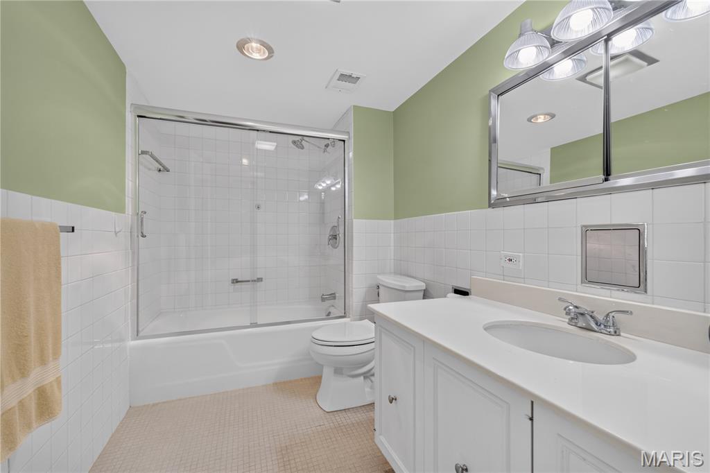 900 S Hanley Road Unit: 4C