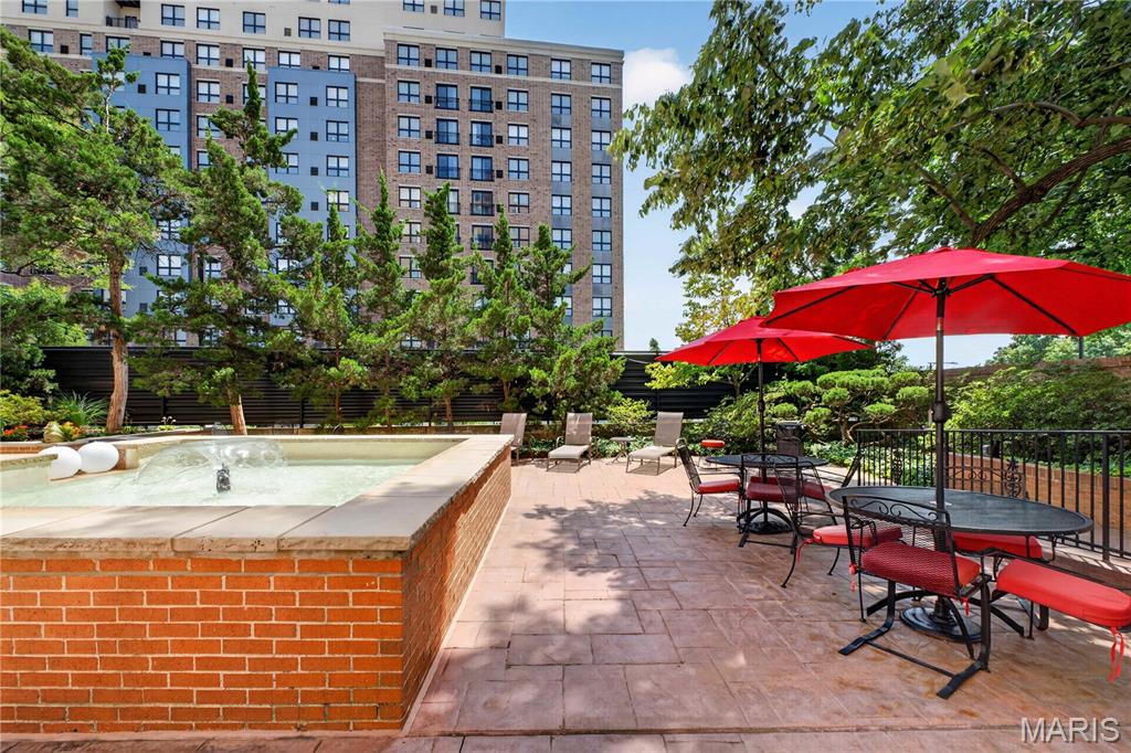 900 S Hanley Road Unit: 4C