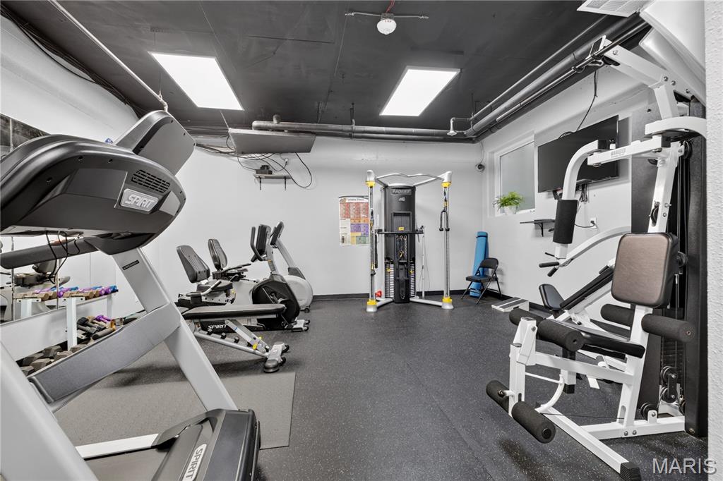 900 S Hanley Road Unit: 4C